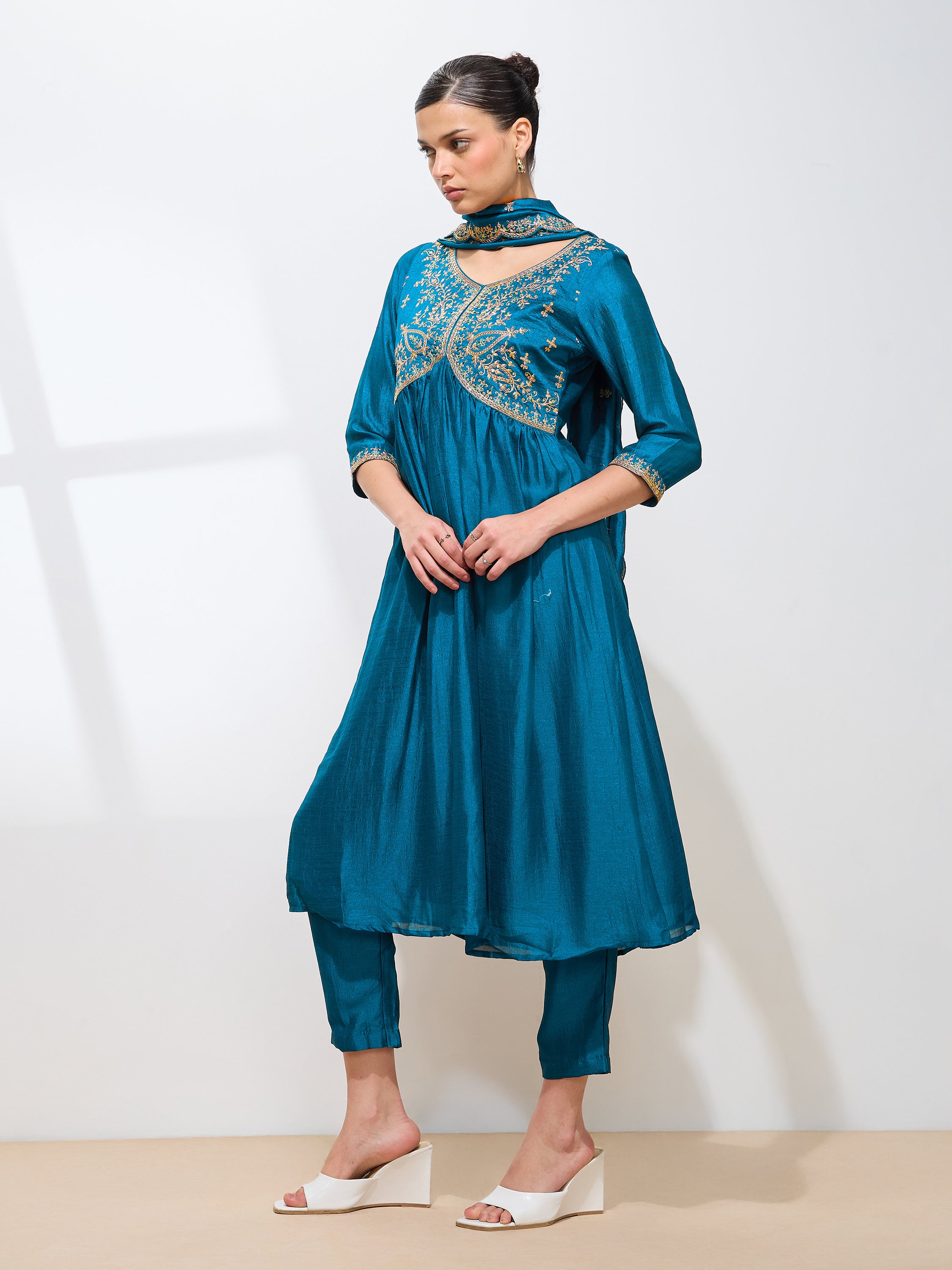 Women's Teal Silk Blend Embroidered Kurta set with dupatta with scallop edge