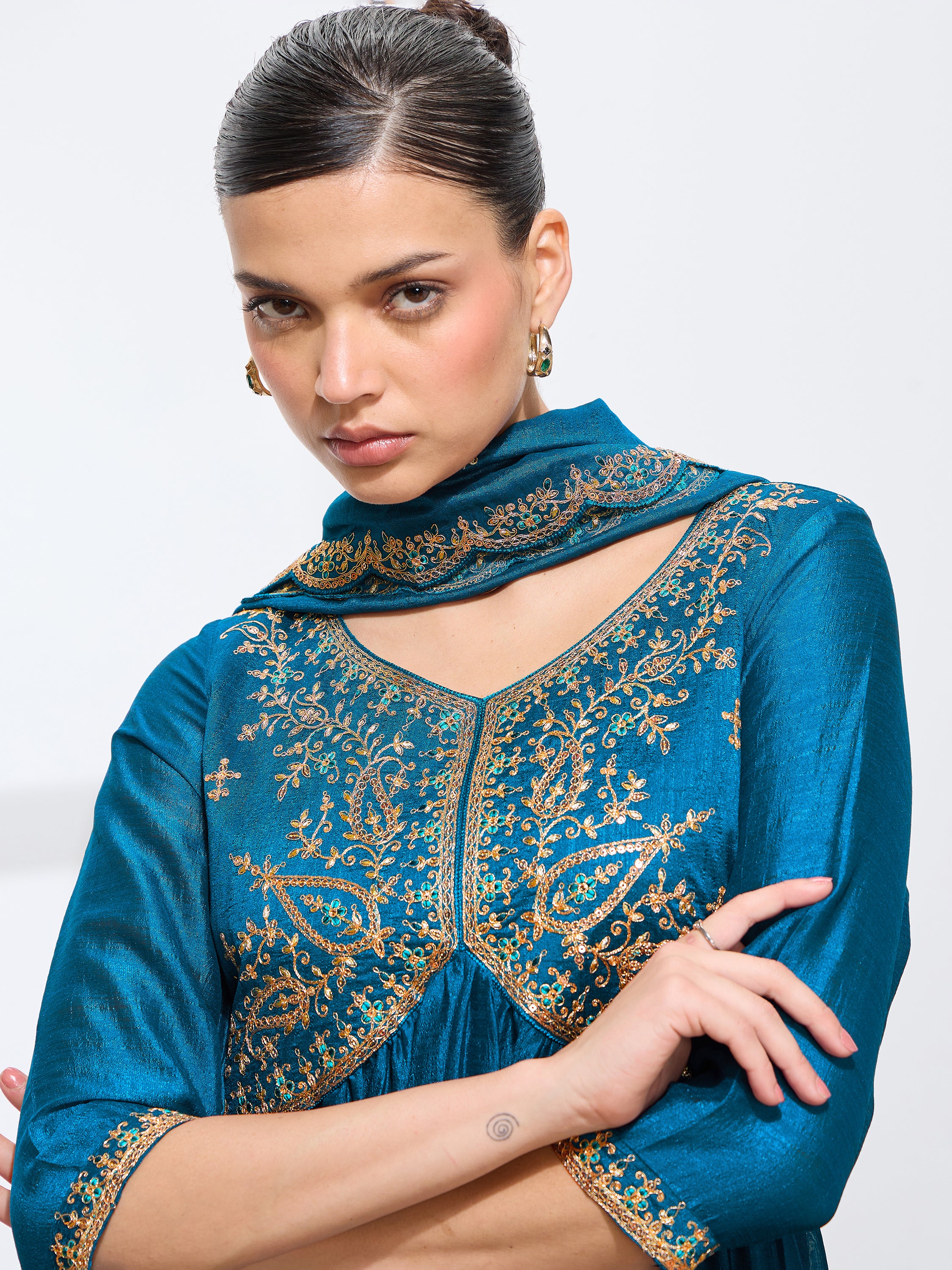 Women's Teal Silk Blend Embroidered Kurta set with dupatta with scallop edge