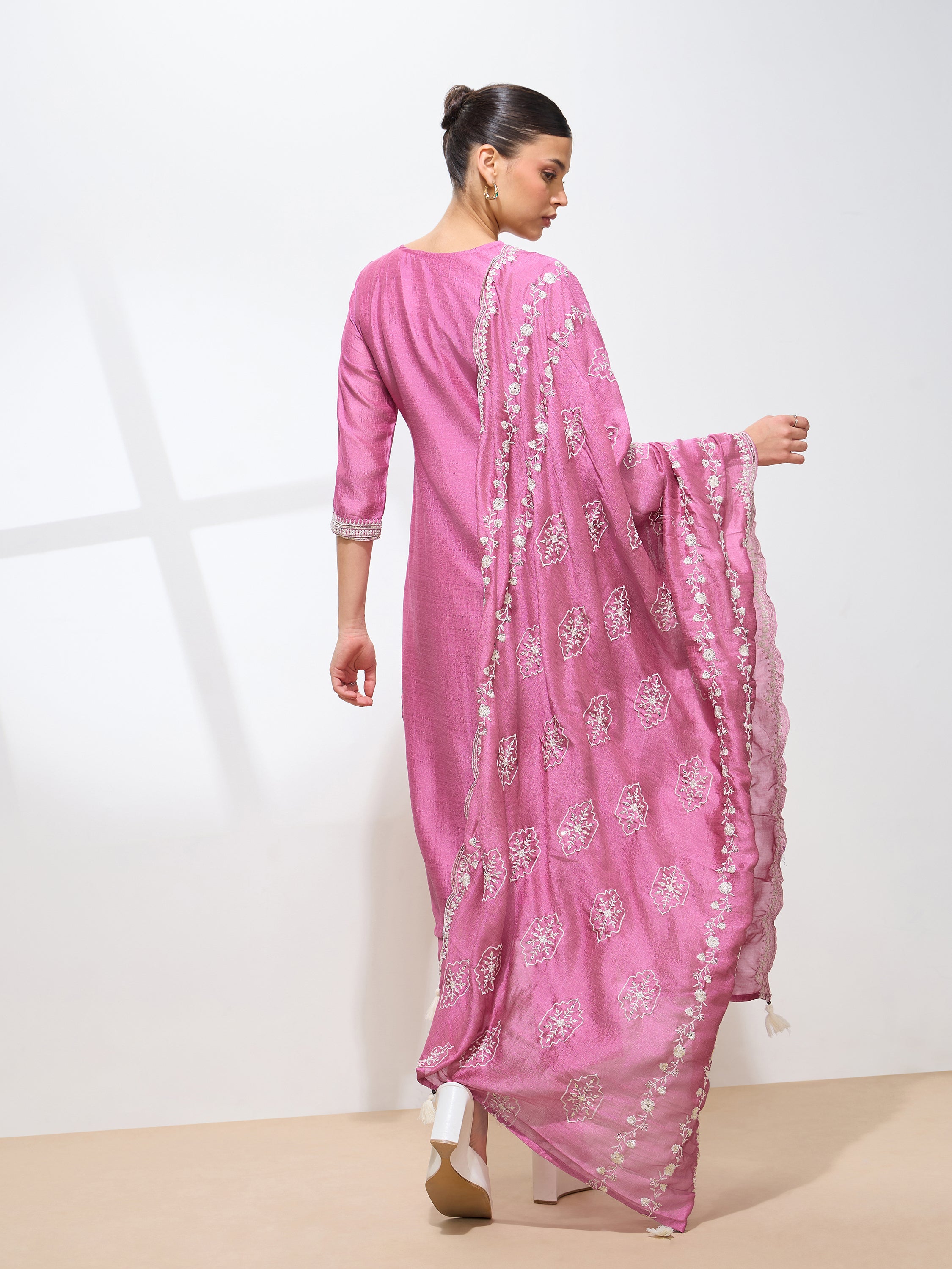 Women's Pink Silk Blend Sequence Embroidered Kurta set with dupatta with scallop edge