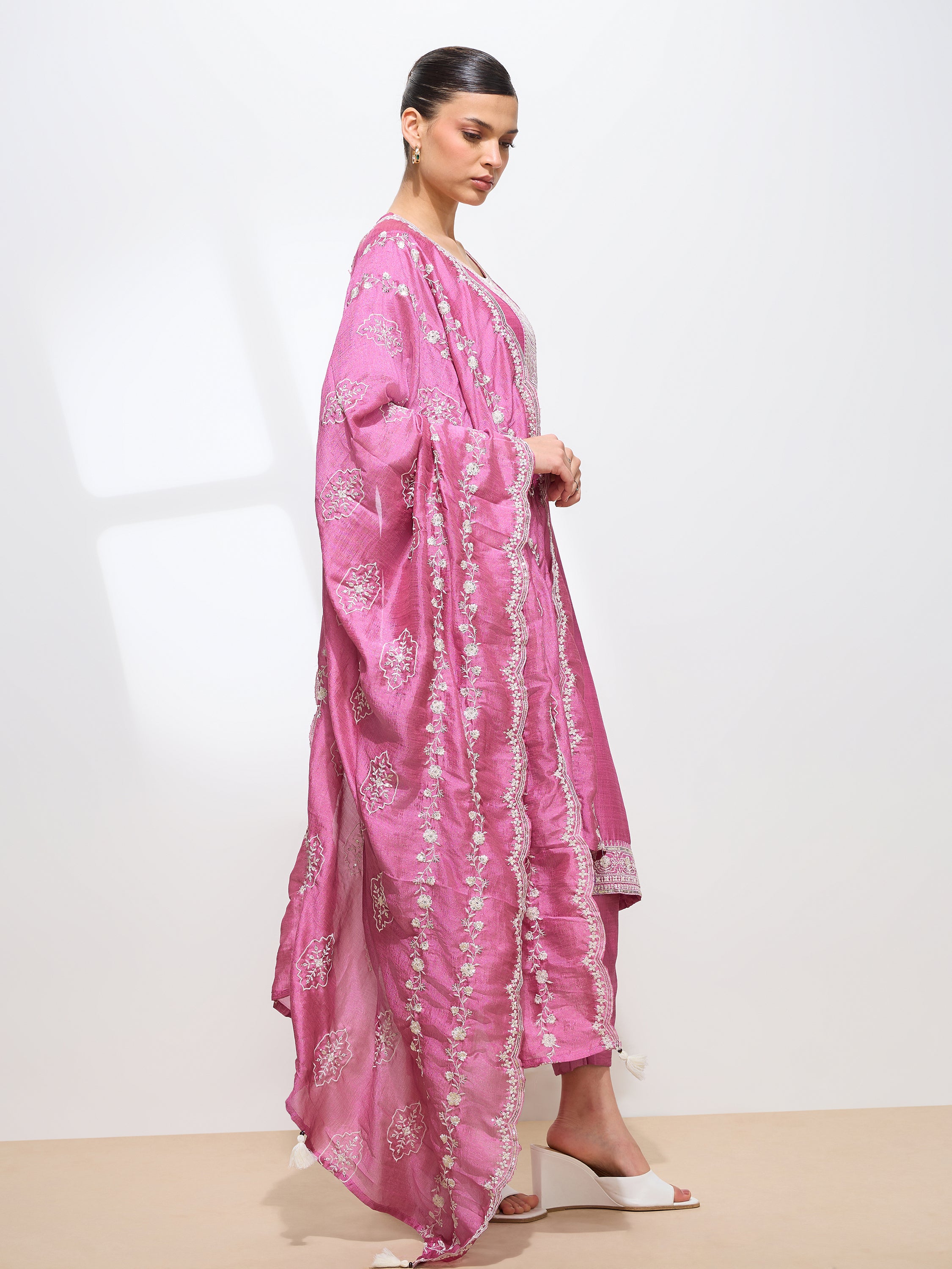 Women's Pink Silk Blend Sequence Embroidered Kurta set with dupatta with scallop edge