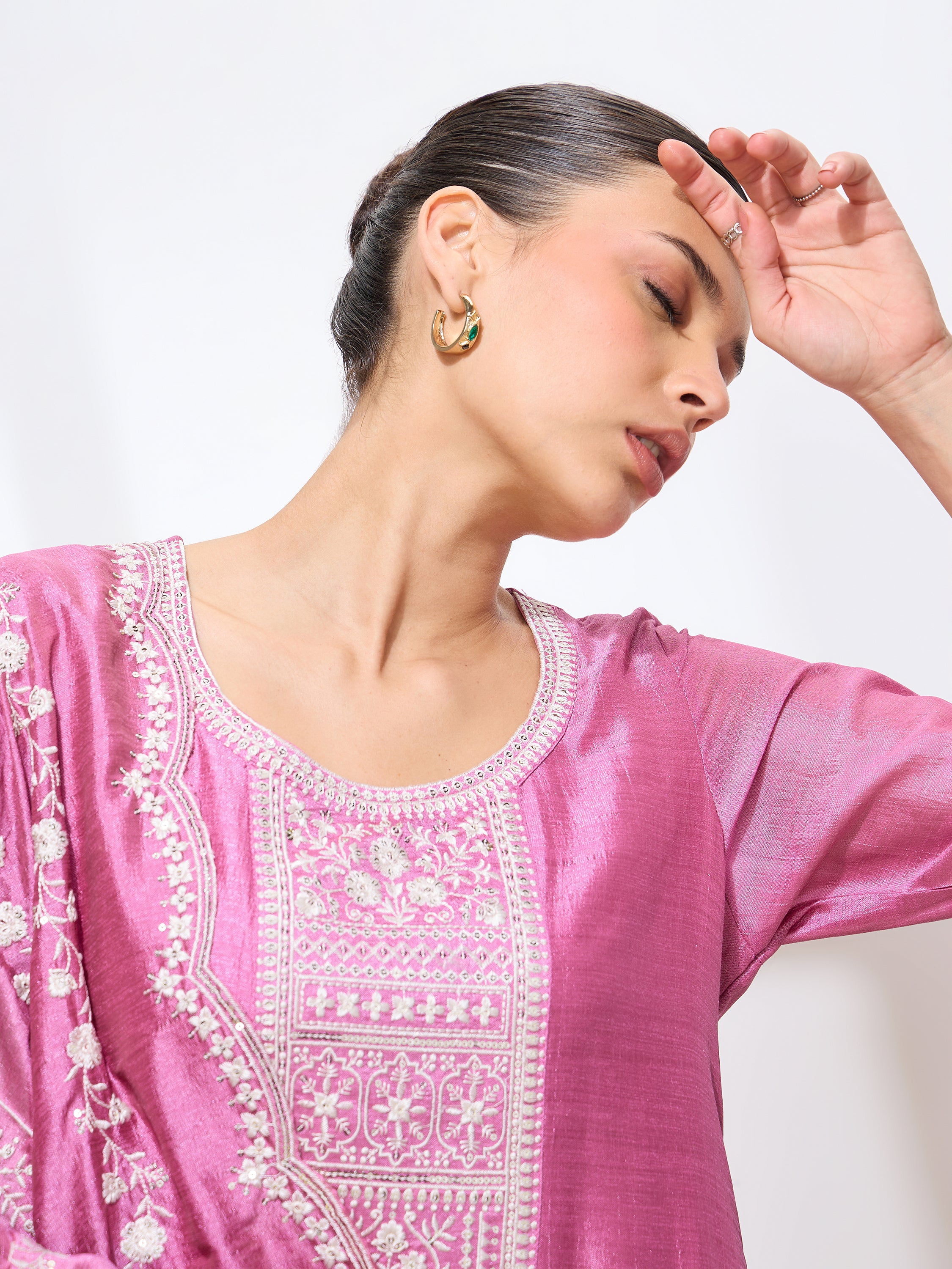 Women's Pink Silk Blend Sequence Embroidered Kurta set with dupatta with scallop edge