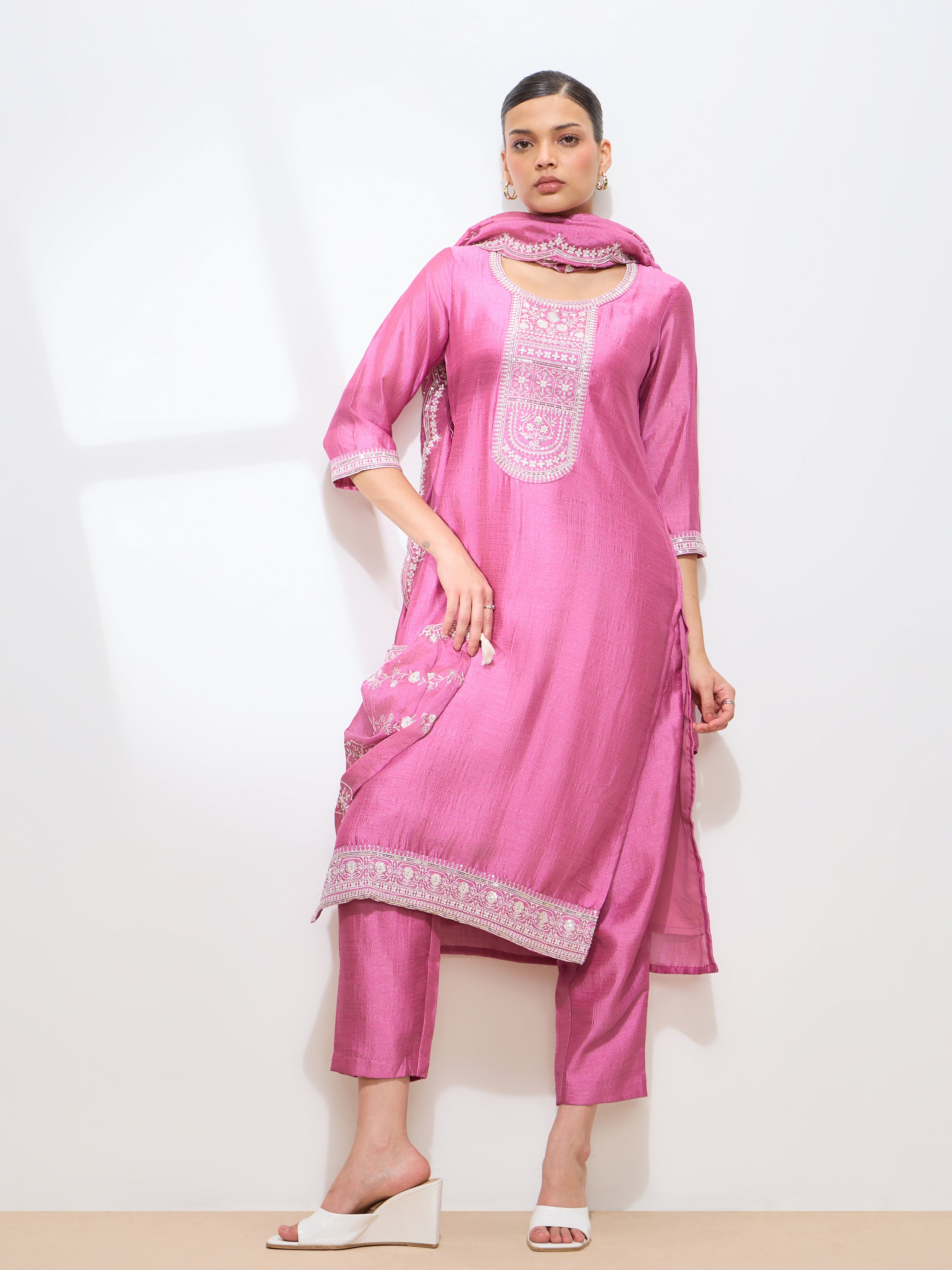 Women's Pink Silk Blend Sequence Embroidered Kurta set with dupatta with scallop edge