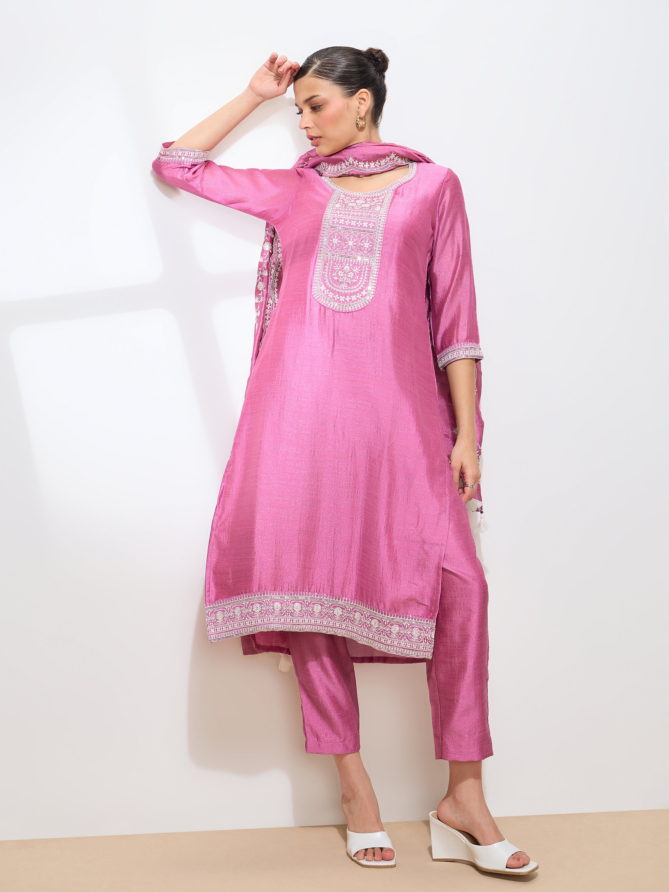 Women's Pink Silk Blend Sequence Embroidered Kurta set with dupatta with scallop edge