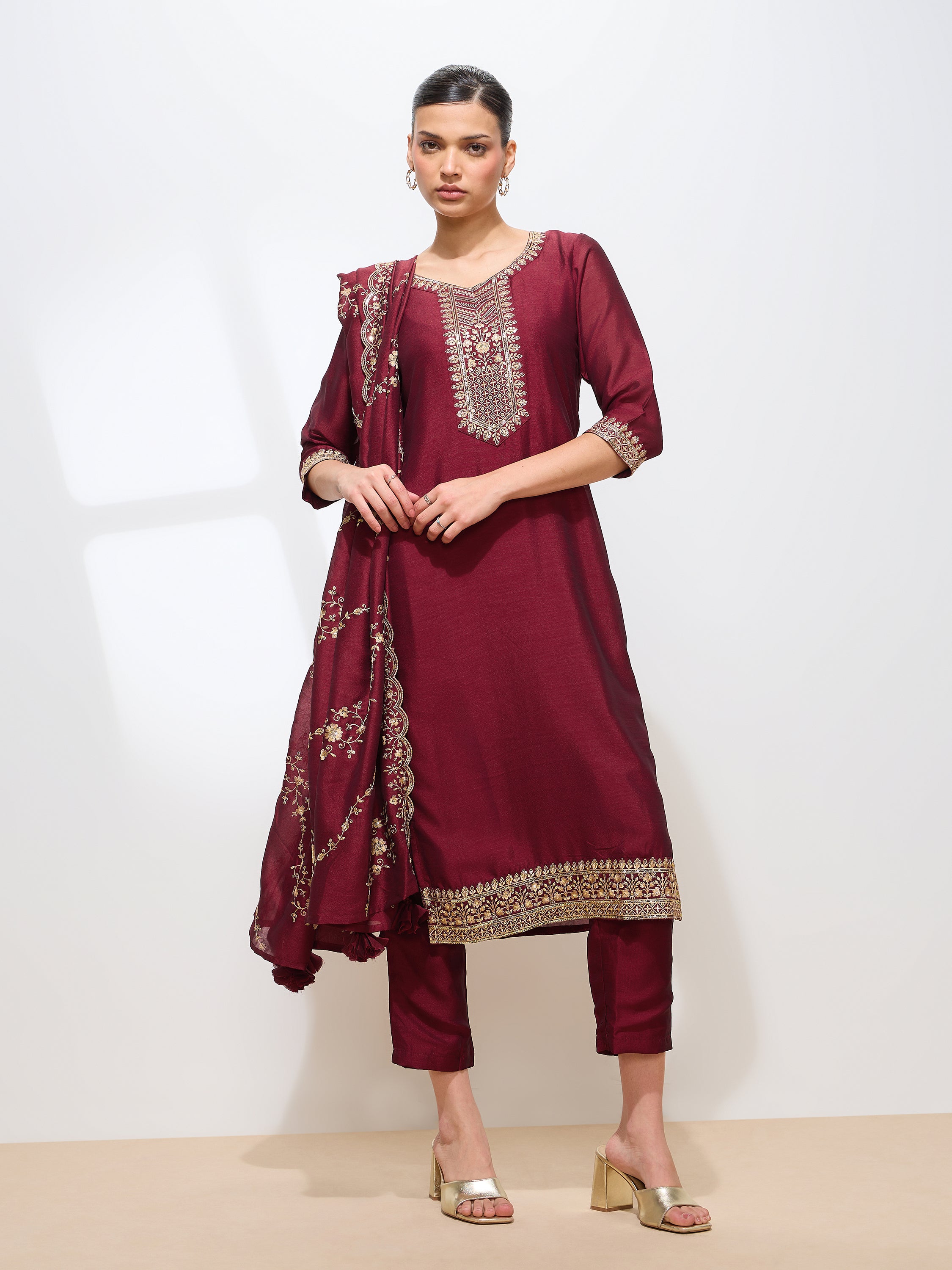 Women's Maroon Silk Blend Sequence Embroidered Kurta set with dupatta with scallop edge