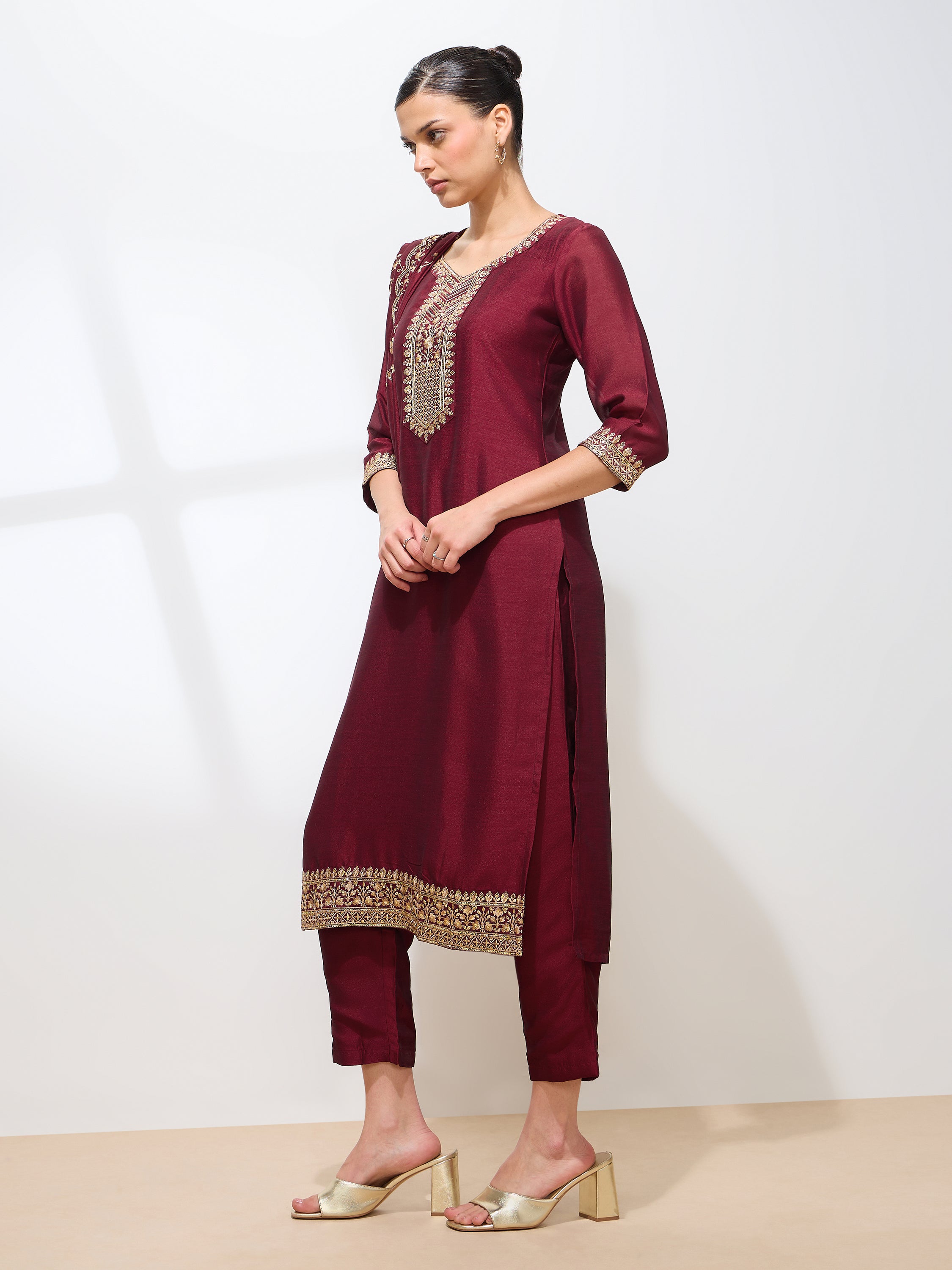 Women's Maroon Silk Blend Sequence Embroidered Kurta set with dupatta with scallop edge
