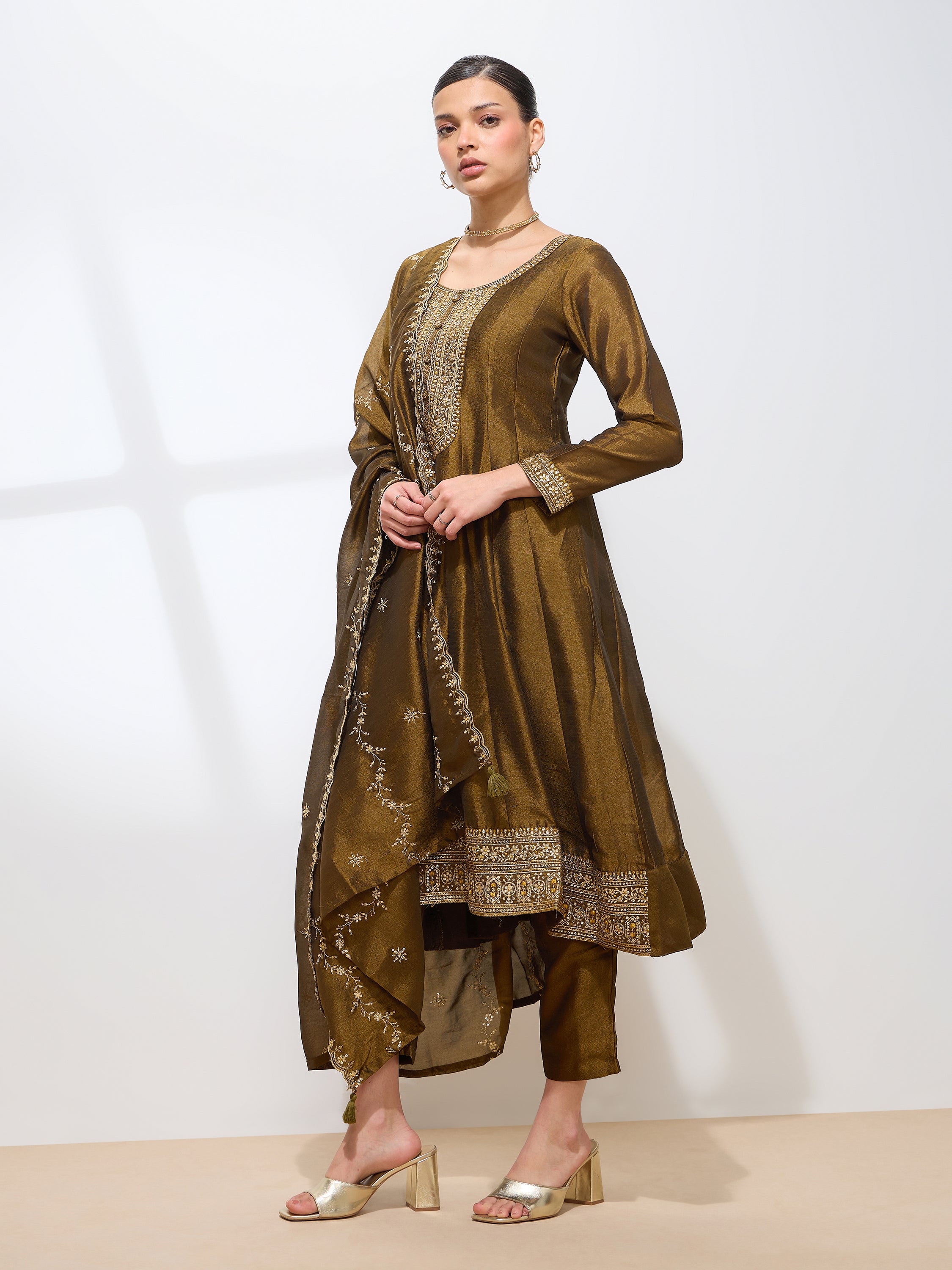 Women's Mehndi Green Silk Blend Sequence Embroidered Kurta set with dupatta with scallop edge