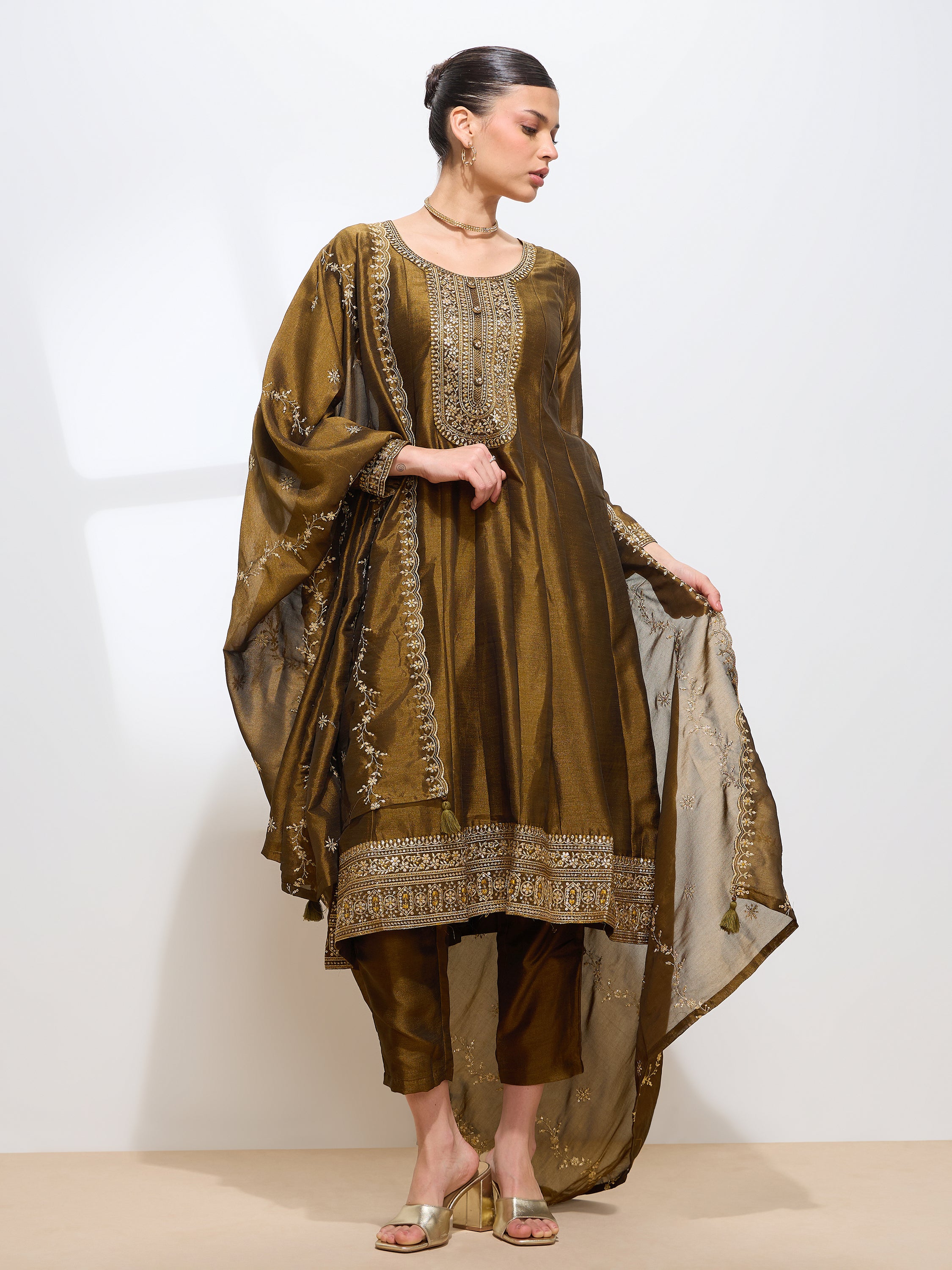 Women's Mehndi Green Silk Blend Sequence Embroidered Kurta set with dupatta with scallop edge