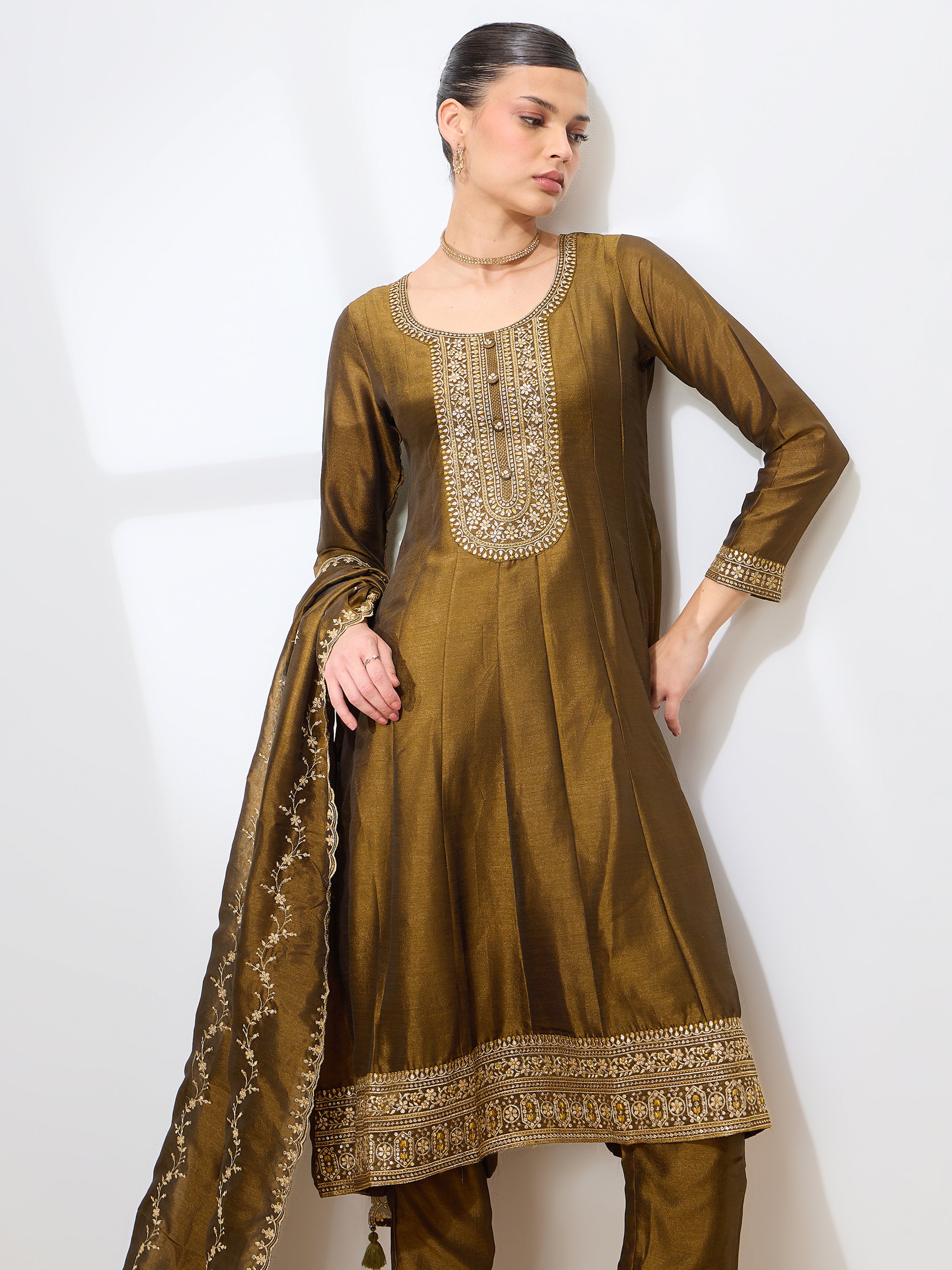 Women's Mehndi Green Silk Blend Sequence Embroidered Kurta set with dupatta with scallop edge
