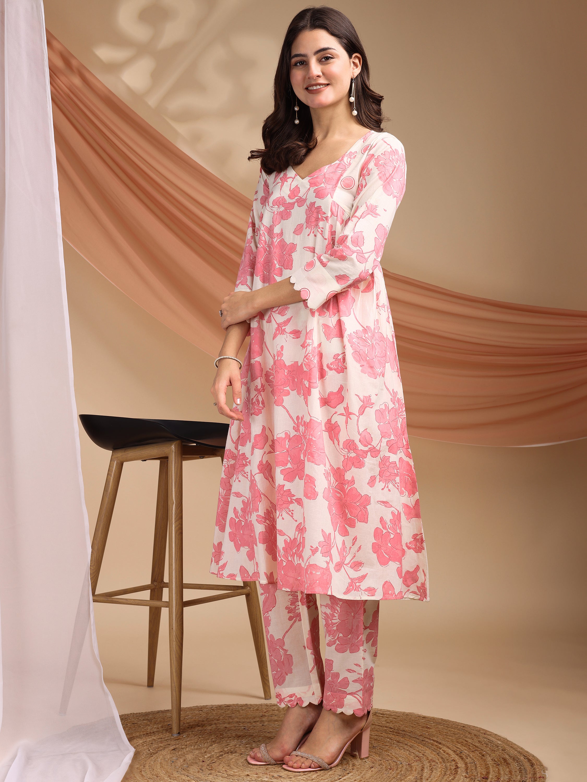 Pink Pure Cambric Cotton Printed Floral Straight Kurta Kurta with Pant
