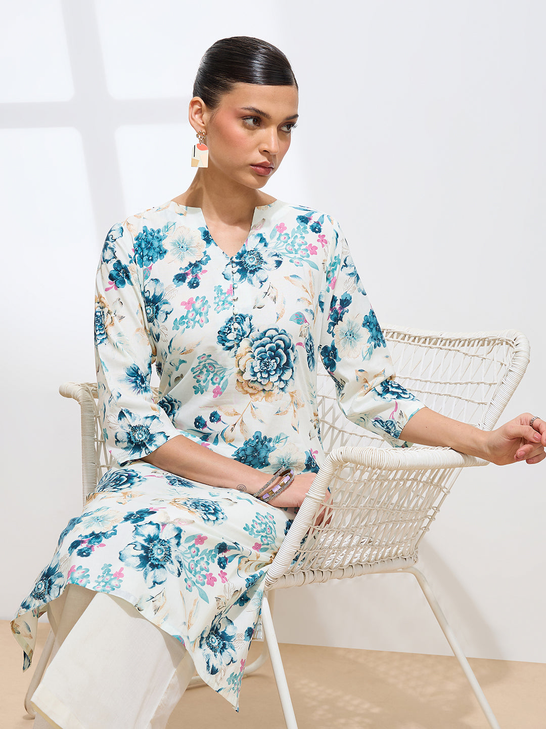 Graceful Blue Printed Floral Cotton Kurta