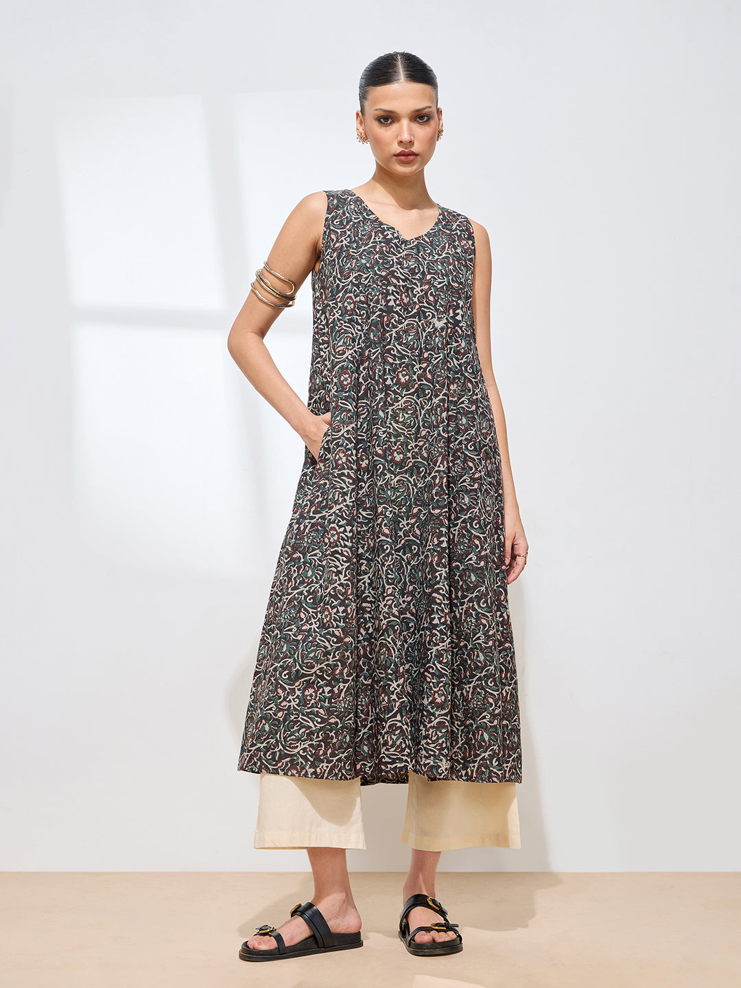 Women’s Floral Black Printed Pure Cotton A-Line Kurta || Sleevless Flared Kurta for Women|| Festive wear Kurta || Long Kurta For Women