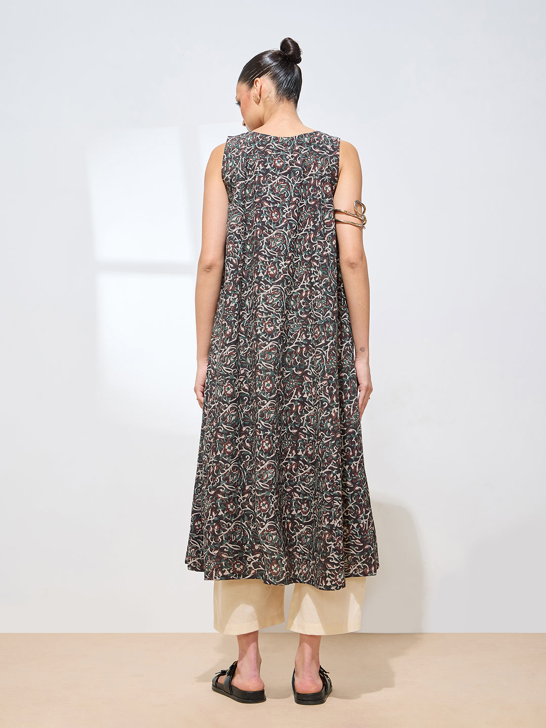 Women’s Floral Black Printed Pure Cotton A-Line Kurta || Sleevless Flared Kurta for Women|| Festive wear Kurta || Long Kurta For Women