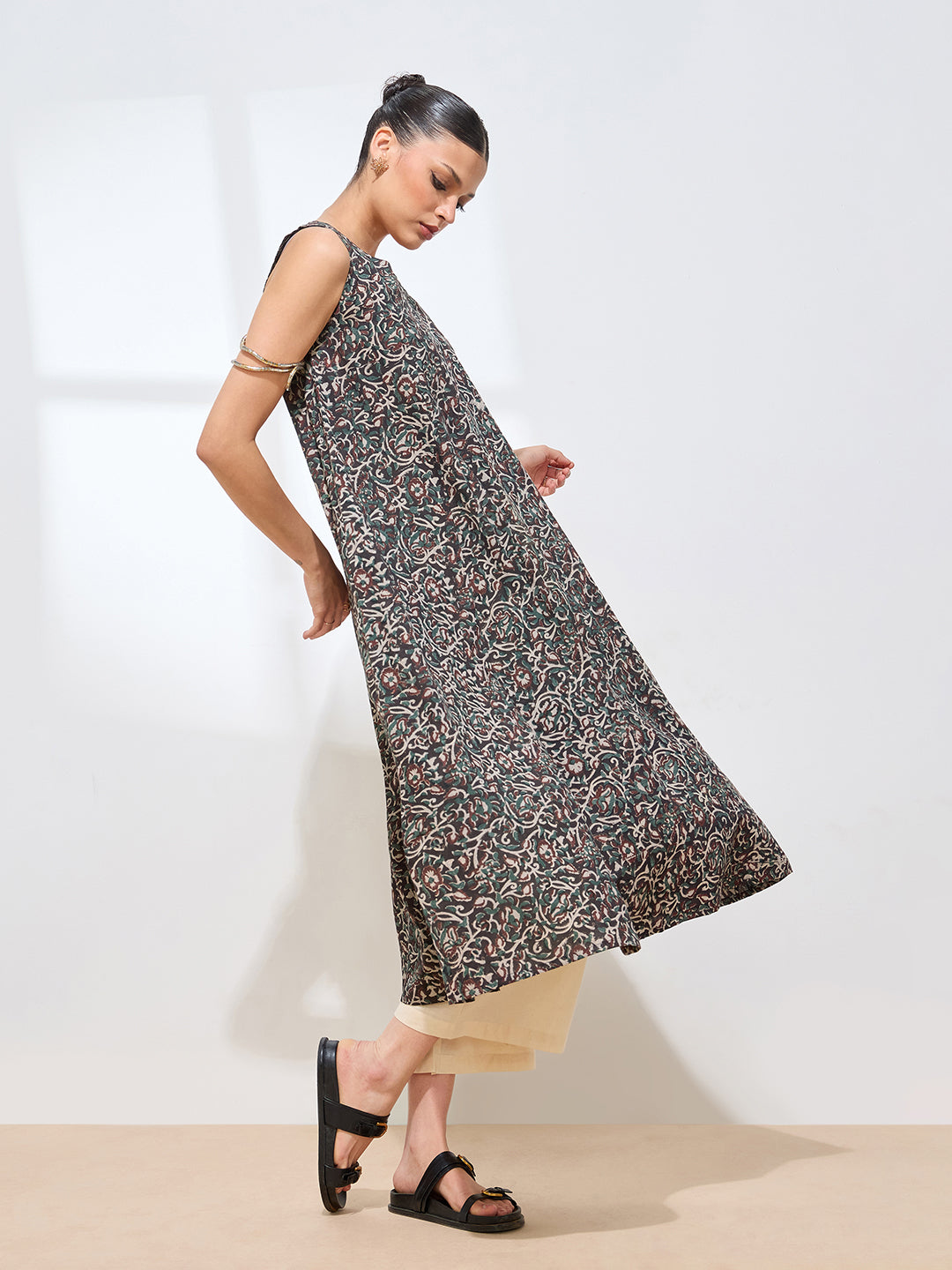 Women’s Floral Black Printed Pure Cotton A-Line Kurta || Sleevless Flared Kurta for Women|| Festive wear Kurta || Long Kurta For Women