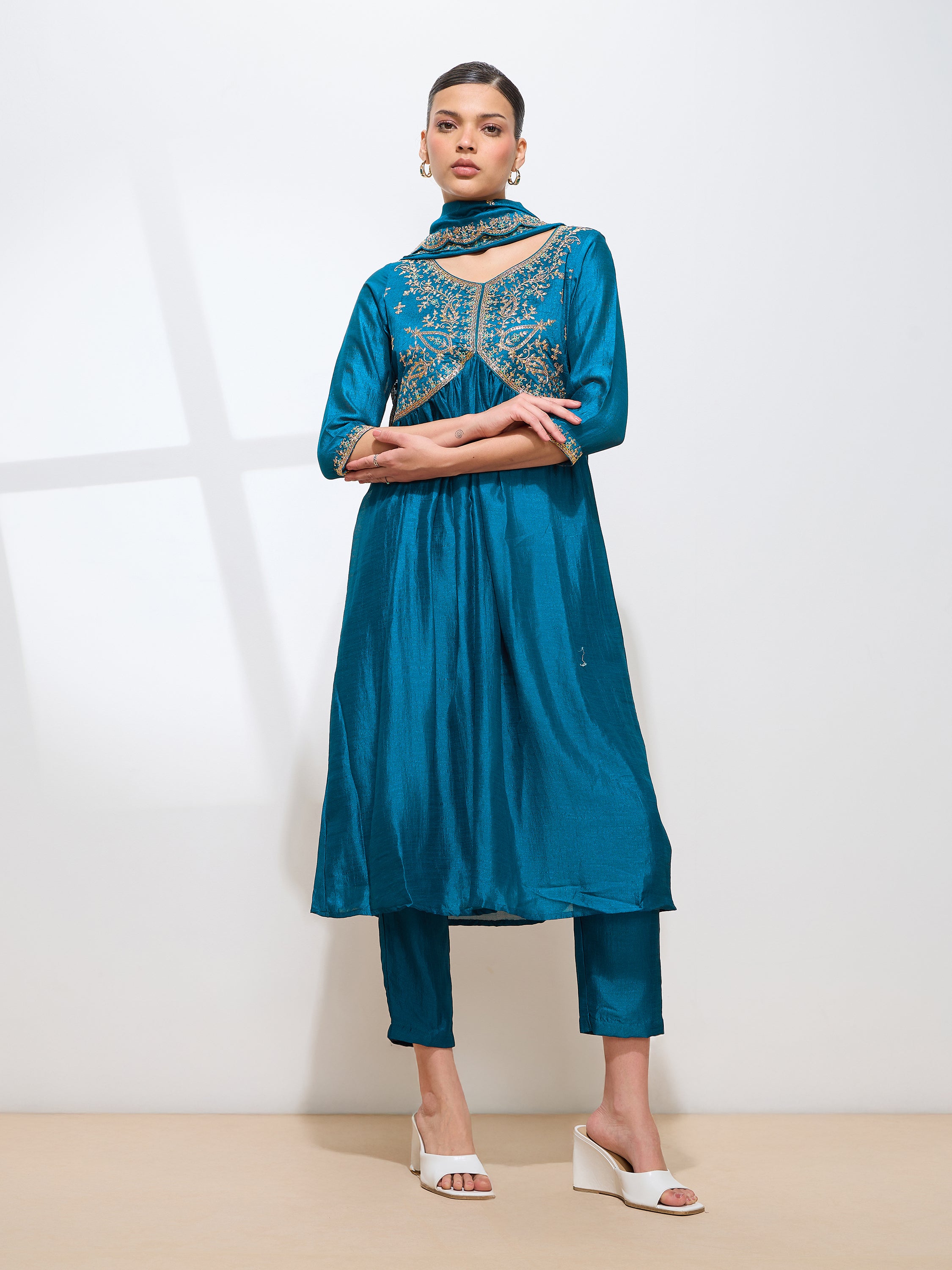Women's Teal Silk Blend Embroidered Kurta set with dupatta with scallop edge