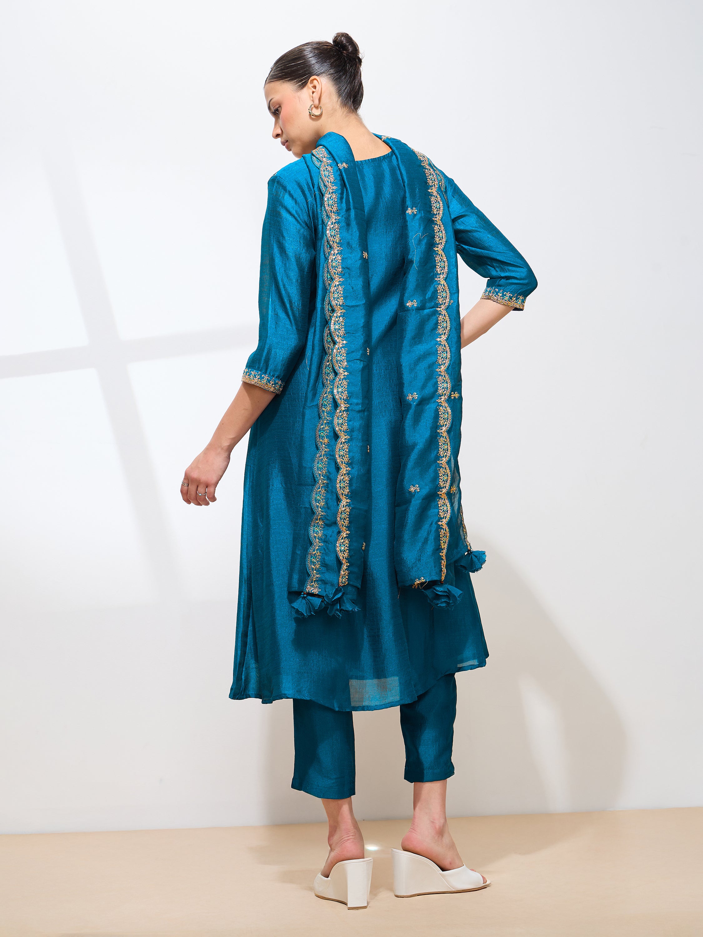 Women's Teal Silk Blend Embroidered Kurta set with dupatta with scallop edge
