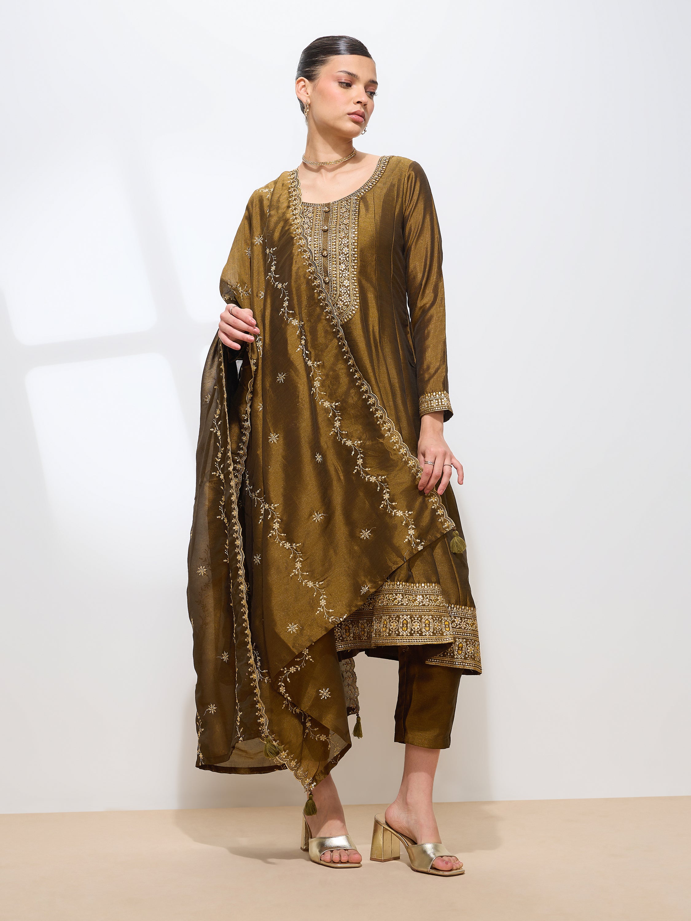 Women's Mehndi Green Silk Blend Sequence Embroidered Kurta set with dupatta with scallop edge