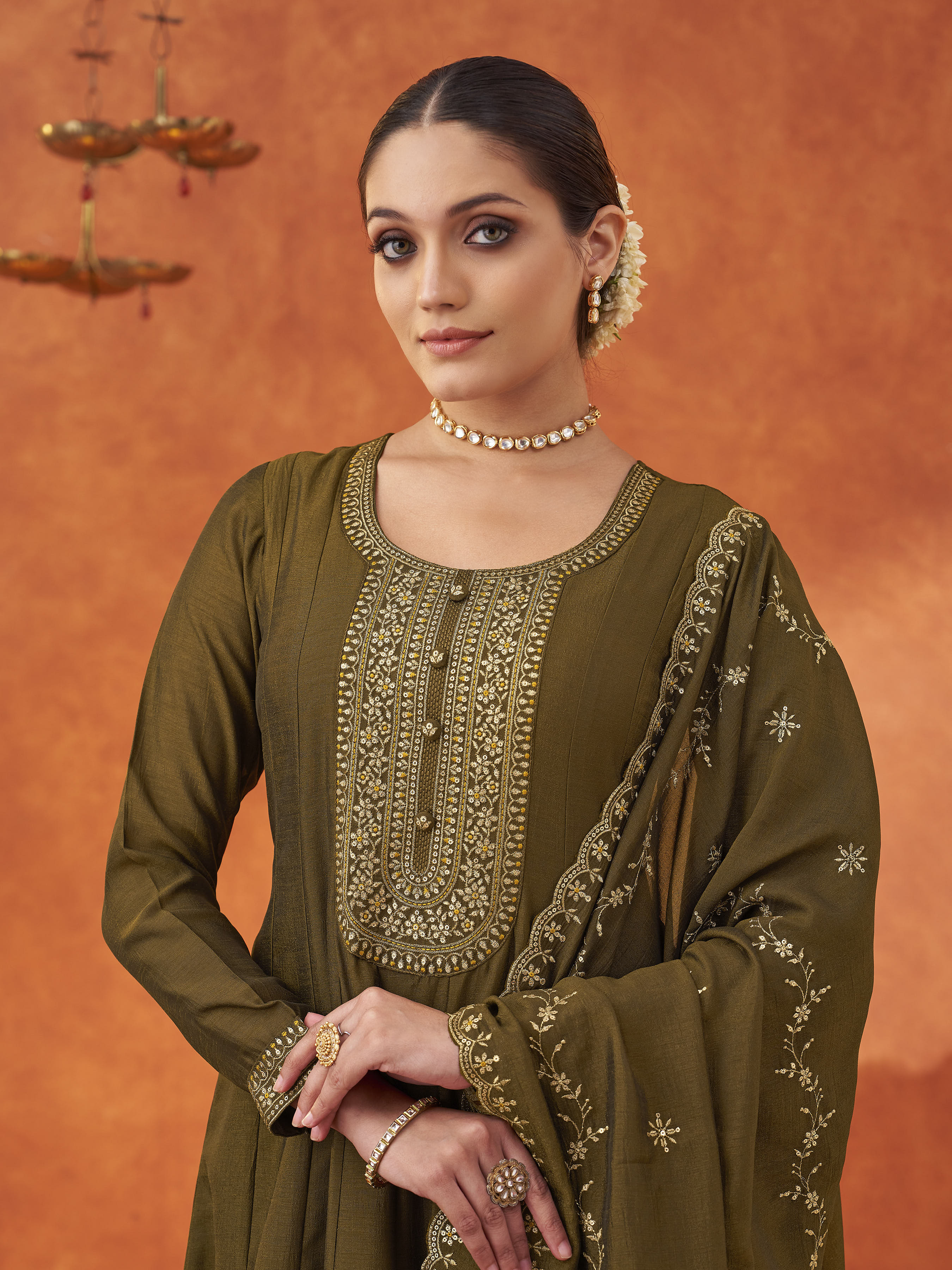 Women's Mehndi Green Silk Blend Sequence Embroidered Kurta set with dupatta with scallop edge