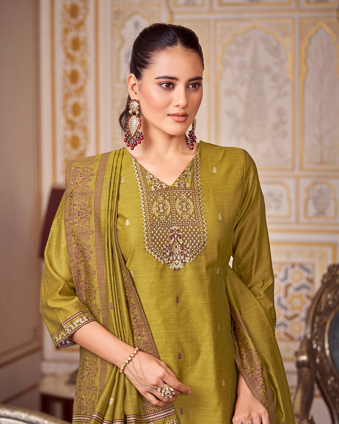 Women's Mustad Silk Blend Woven Design Kurta with Trouser & Woven Dupatta