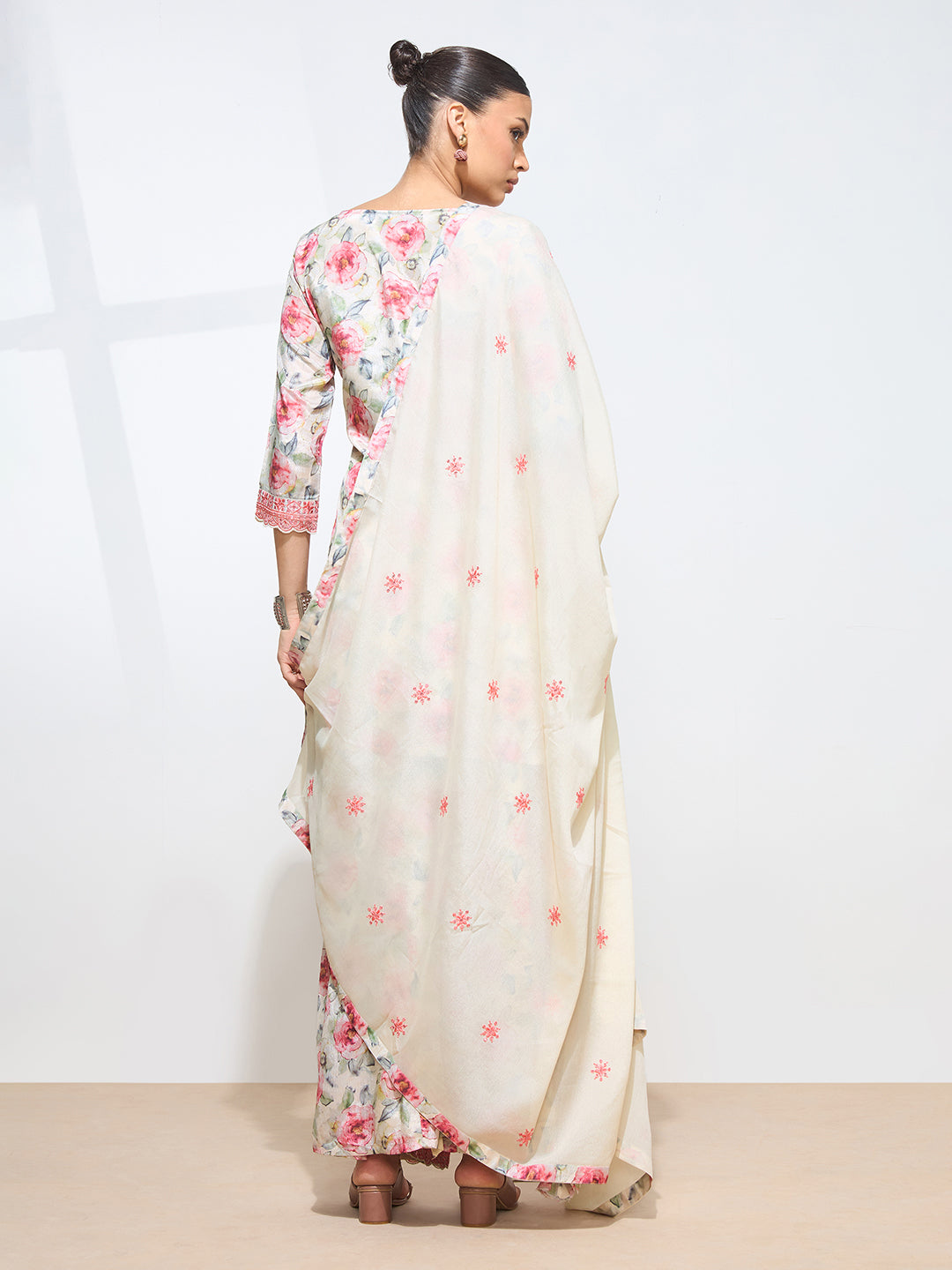 Women's Off White Silk Blend Embroidered Kurta set with dupatta