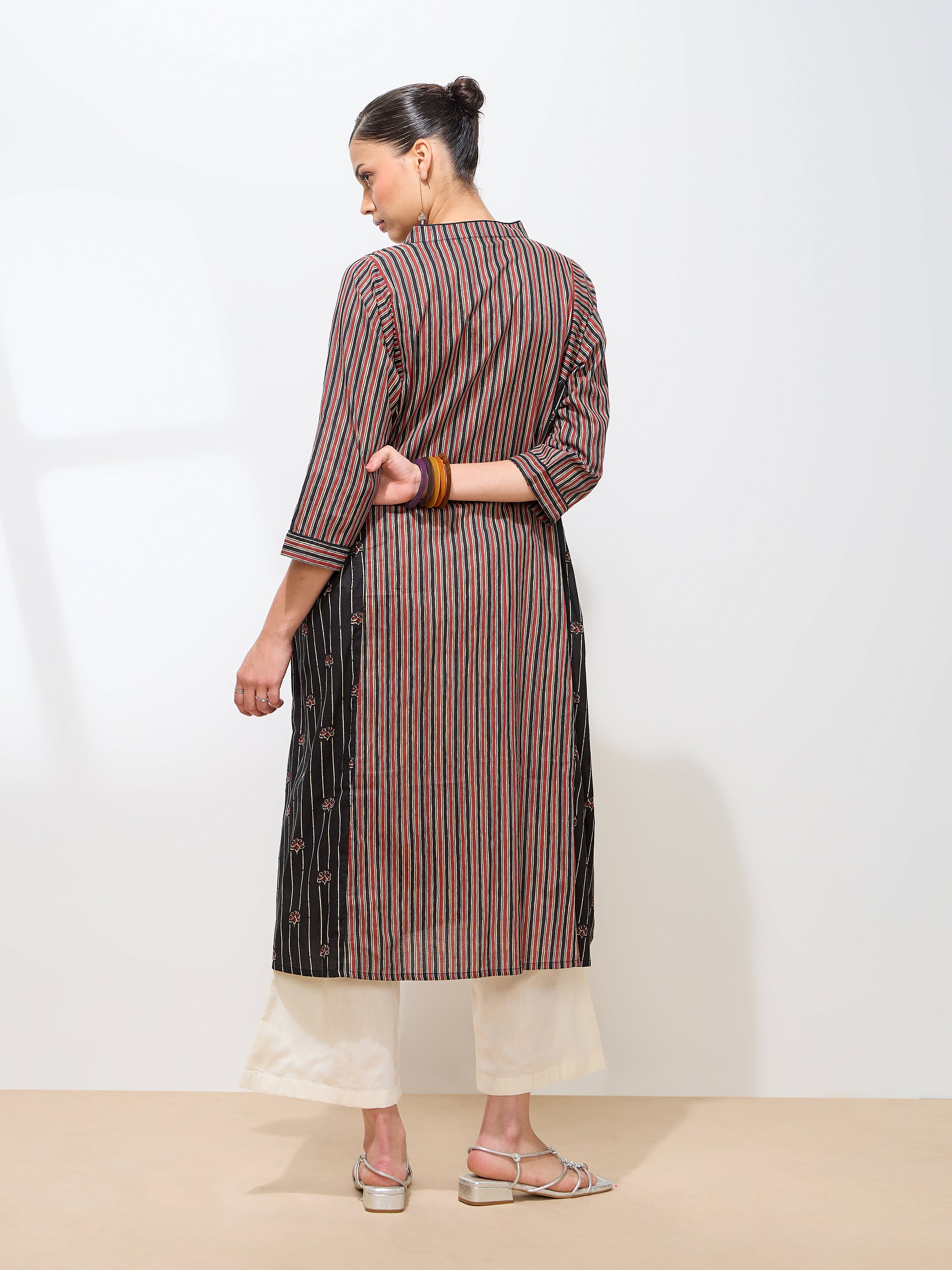Graceful Black Printed Striped Cotton Kurta