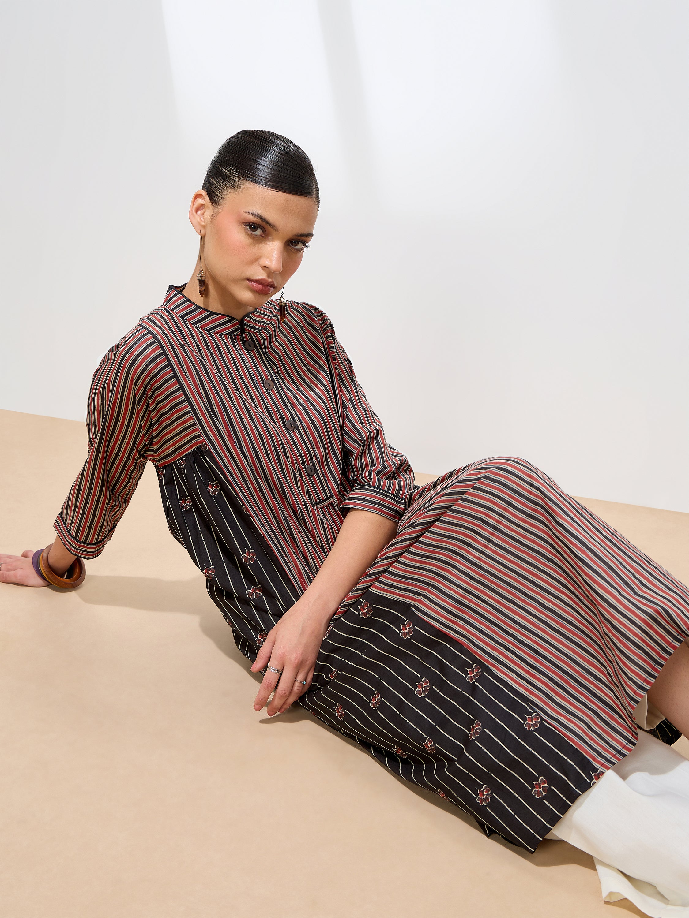 Graceful Black Printed Striped Cotton Kurta