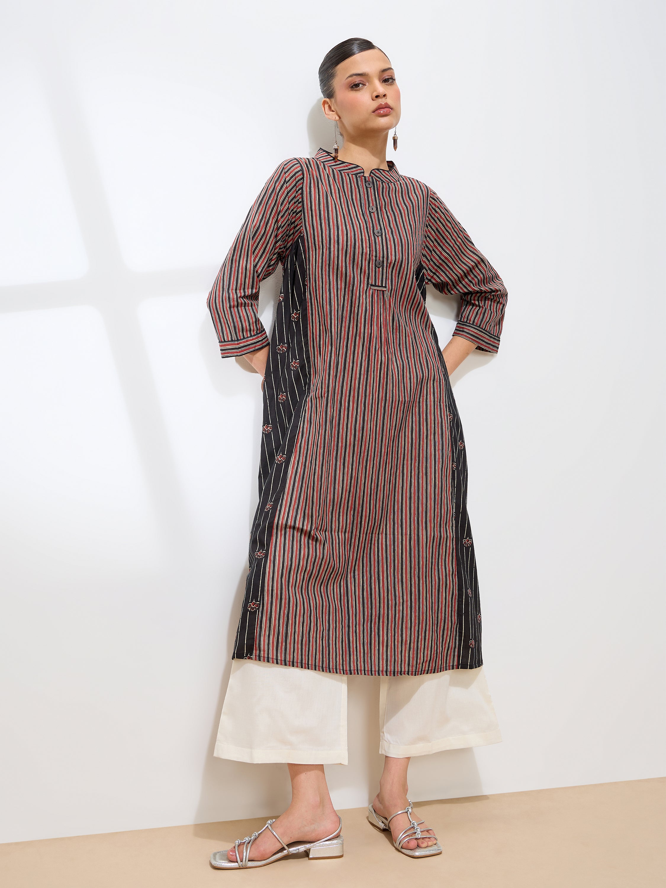 Graceful Black Printed Striped Cotton Kurta