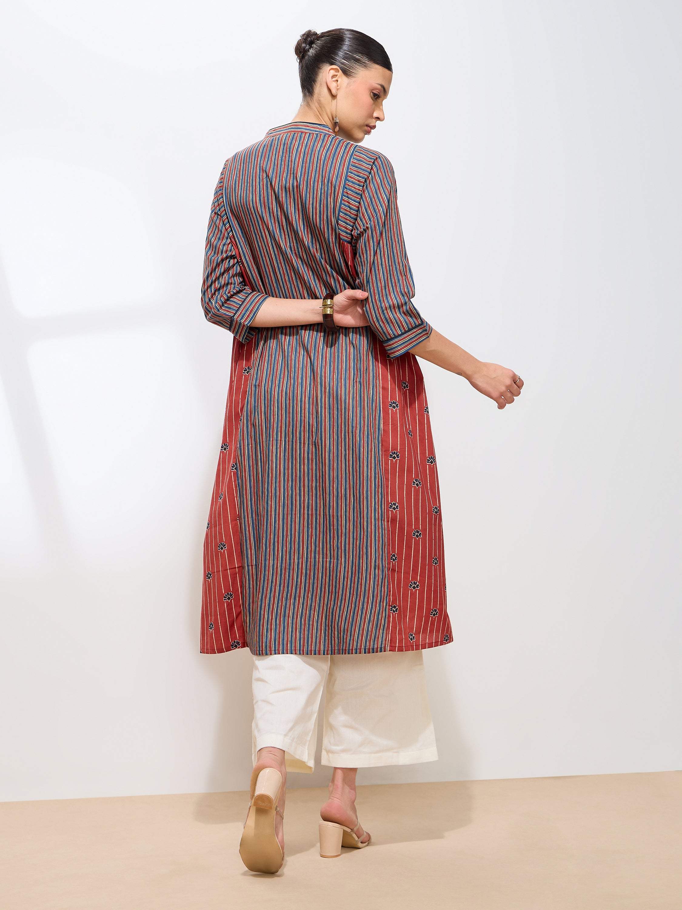 Graceful Blue Printed Floral Cotton Kurta