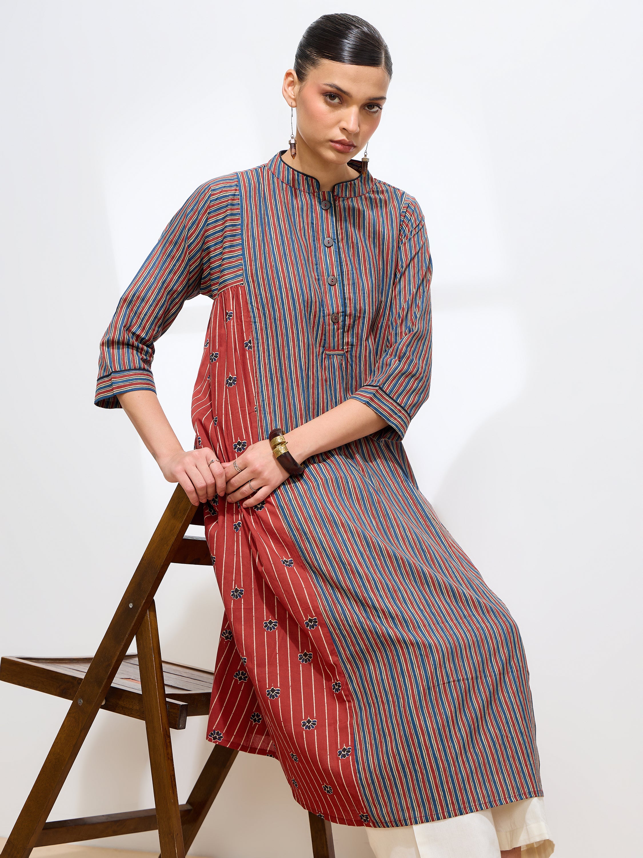 Graceful Blue Printed Floral Cotton Kurta