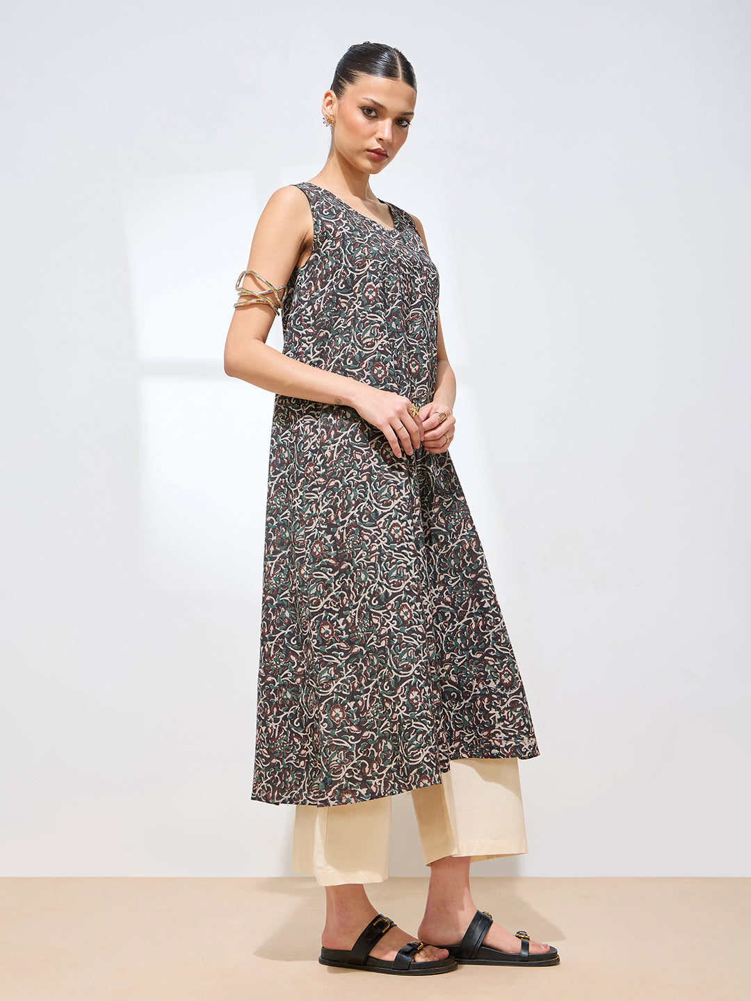 Women’s Floral Black Printed Pure Cotton A-Line Kurta || Sleevless Flared Kurta for Women|| Festive wear Kurta || Long Kurta For Women