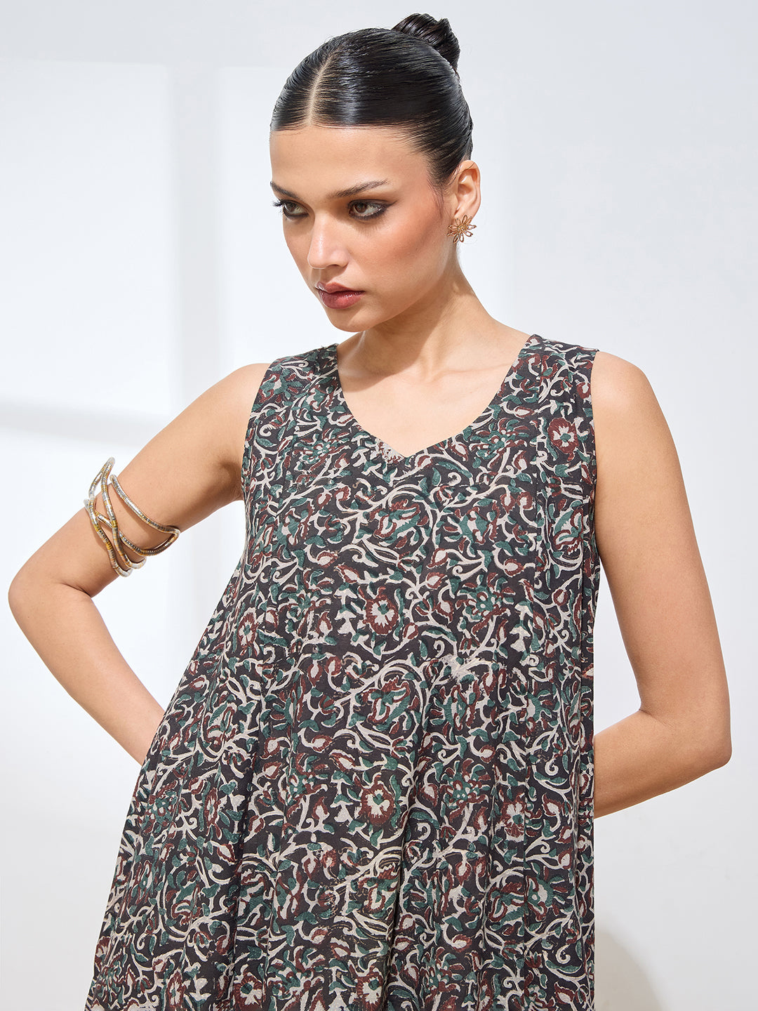Women’s Floral Black Printed Pure Cotton A-Line Kurta || Sleevless Flared Kurta for Women|| Festive wear Kurta || Long Kurta For Women
