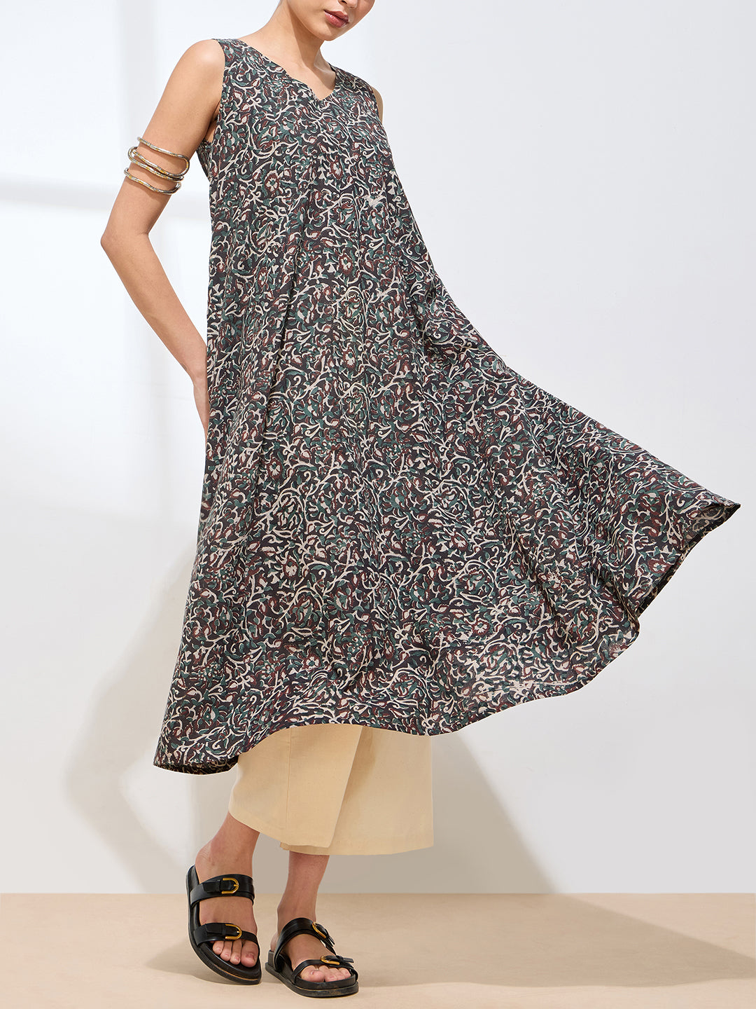 Women’s Floral Black Printed Pure Cotton A-Line Kurta || Sleevless Flared Kurta for Women|| Festive wear Kurta || Long Kurta For Women