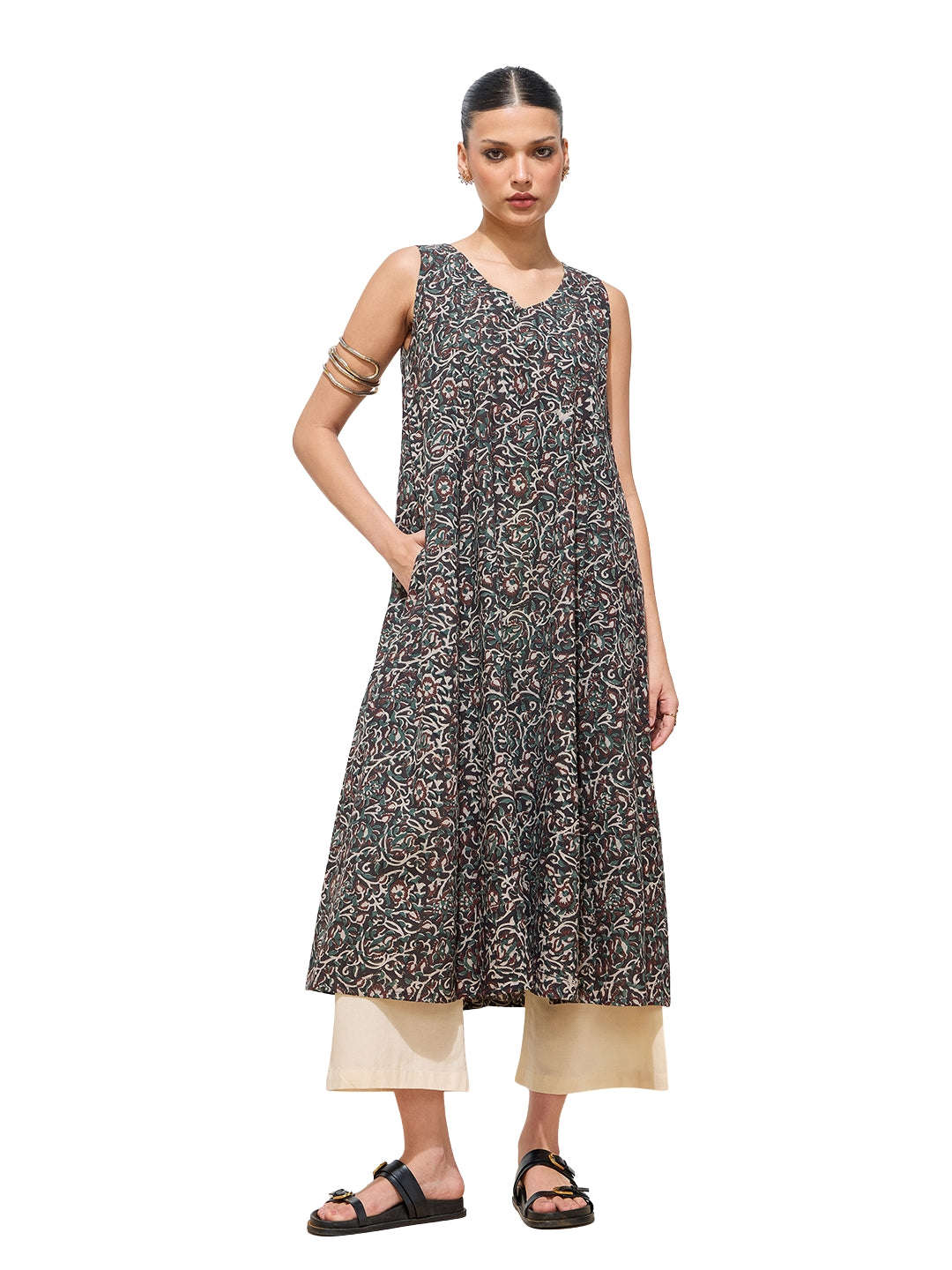 Women’s Floral Black Printed Pure Cotton A-Line Kurta || Sleevless Flared Kurta for Women|| Festive wear Kurta || Long Kurta For Women